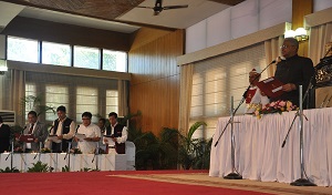 The Governor of Arunachal Pradesh Shri Tathagata Roy administering the oath of newly appointed Cabinet Ministers of the State in Darbar Hall, Raj Bhavan, Itanagar on 3rd August 2016.
